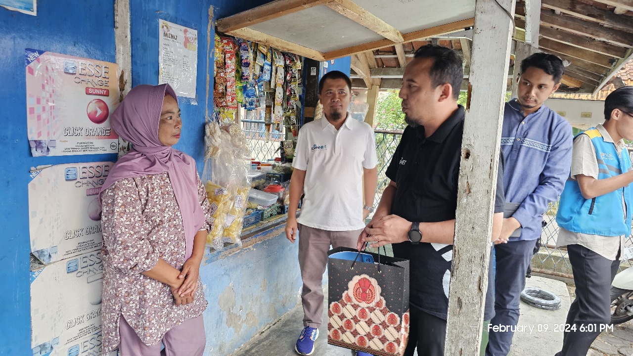 Dirut PLN Icon Plus Ari Rahmat Indra Cahyadi hadir dalam kegiatan grebek Cluster Iconnet di Soreang, Kabupaten Bandung, Jabar.