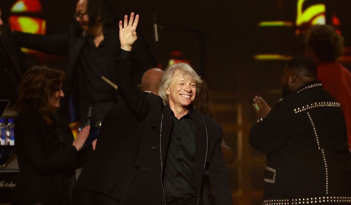 Musisi Jon Bon Jovi di LA Convention Center, 4 februari 2024.
