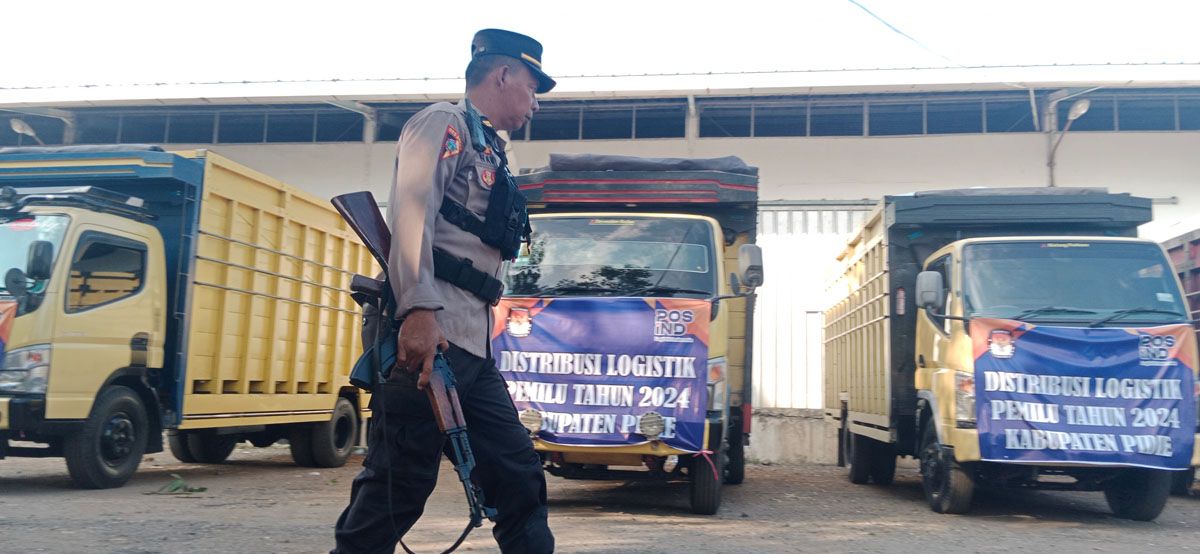 Pendistribusian logistik Pemilu 2024 di Kabupaten Pidie, Provinsi Aceh, mendapatkan pengawalan ketat dari kepolisian.