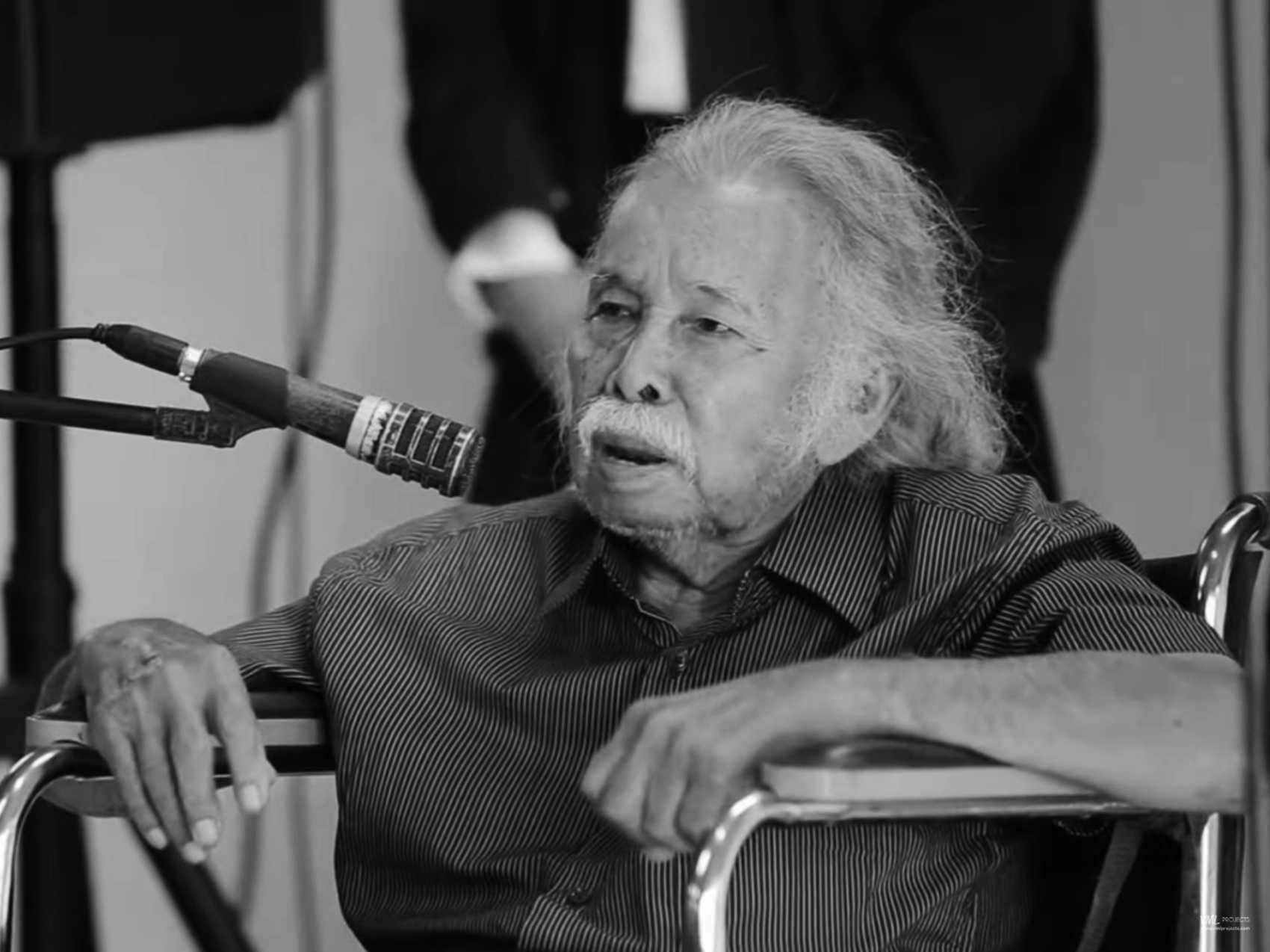 Pematung Amrus Natalsya.