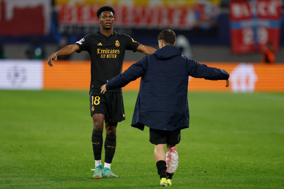 Penyerang Real Madrid asal Brasil, Vinicius Junior (Kiri)