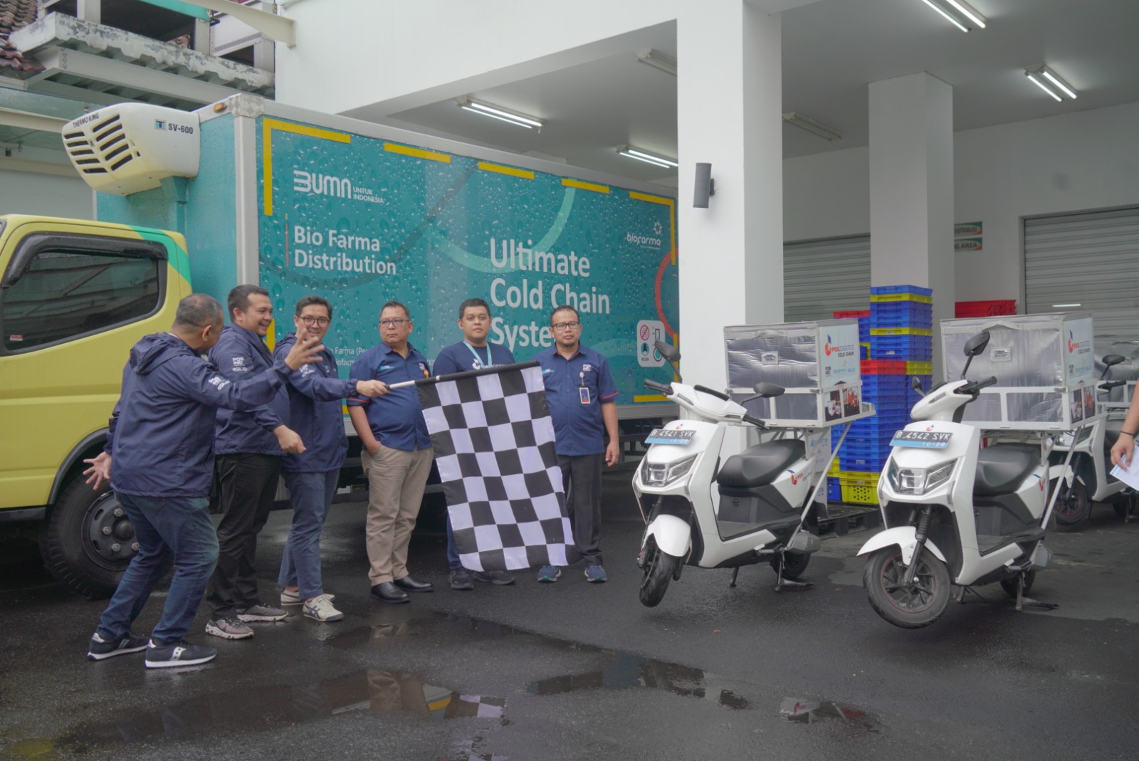 Kerja sama Bio Farma dan Pos Indonesia pada  sistem Magic Box System untuk produk vaksin.