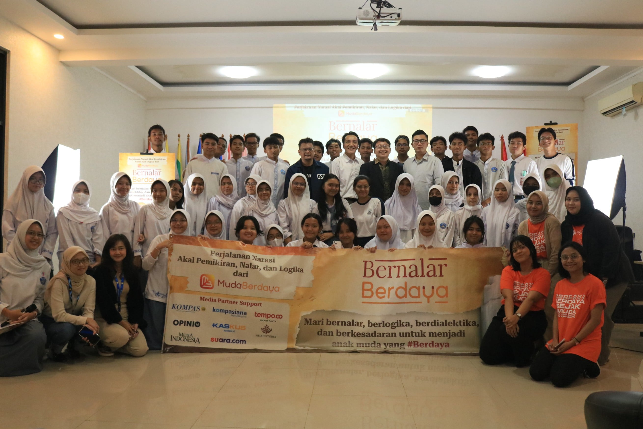 MudaBerdaya menggelar program Bernalar Berdaya di SMAN 50 Jakarta.