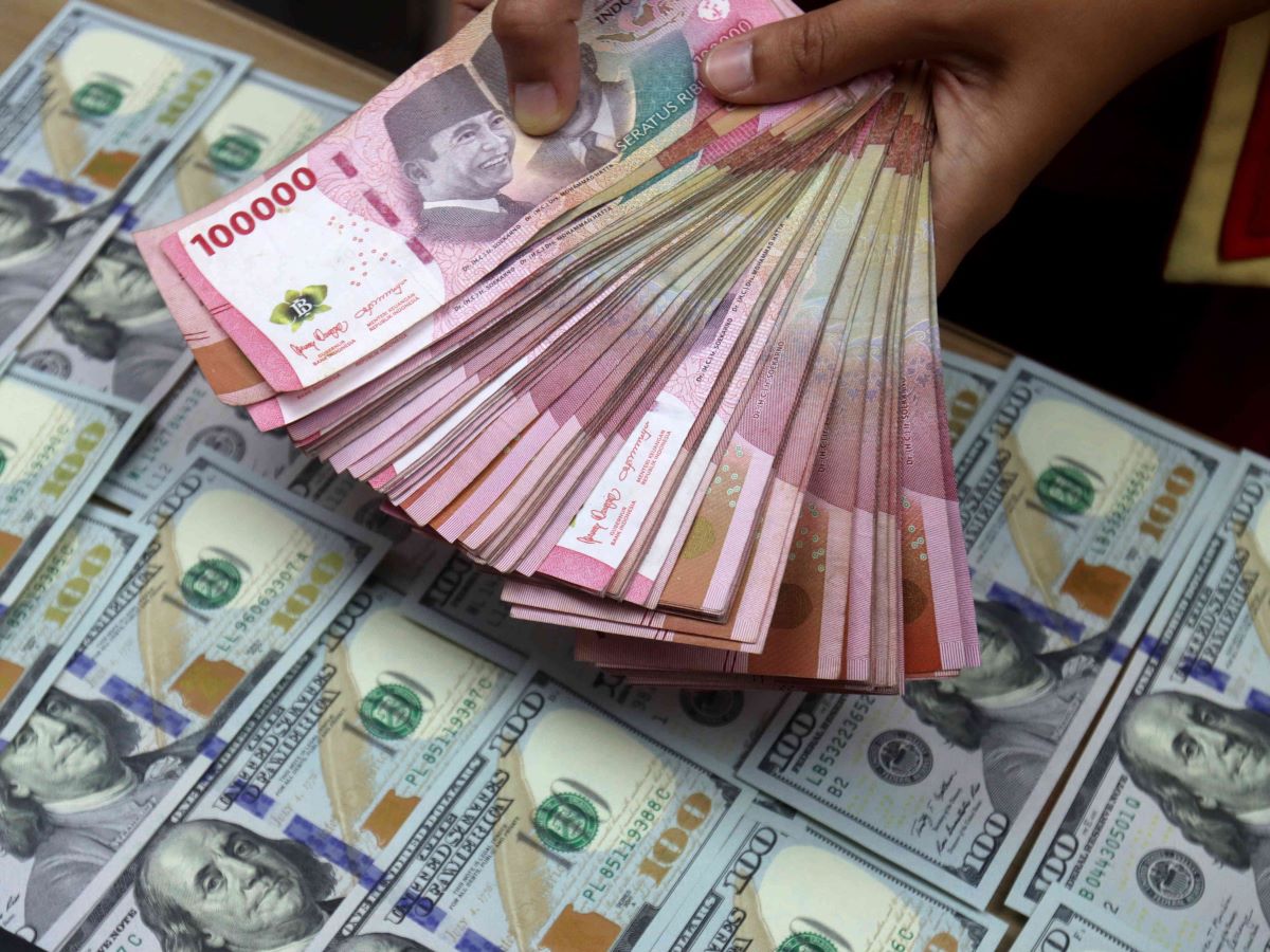 Kurs Rupiah terhadap Dolar AS Ditutup Merosot, Kenapa?