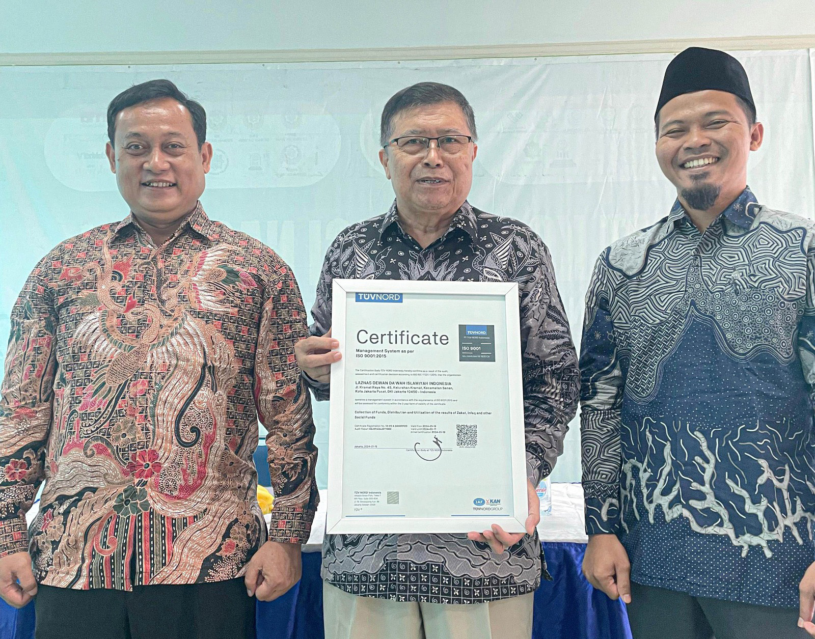 Laznas Dewan Dakwah meraih sertifikasi ISO 9001:2015 dari TUV NORD.