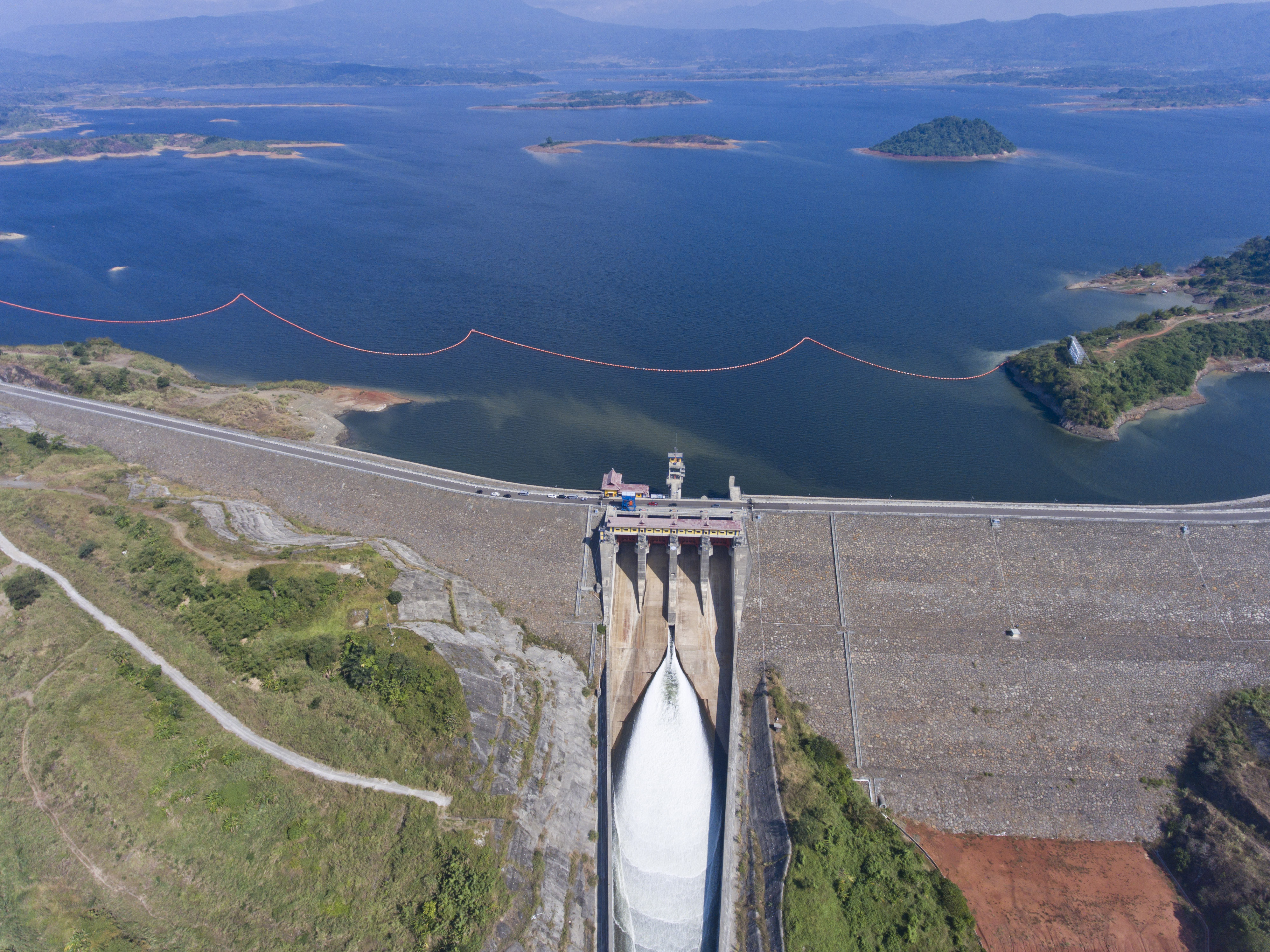 Foto aerial suasana Waduk Jatigede di Sumedang, Jawa Barat.