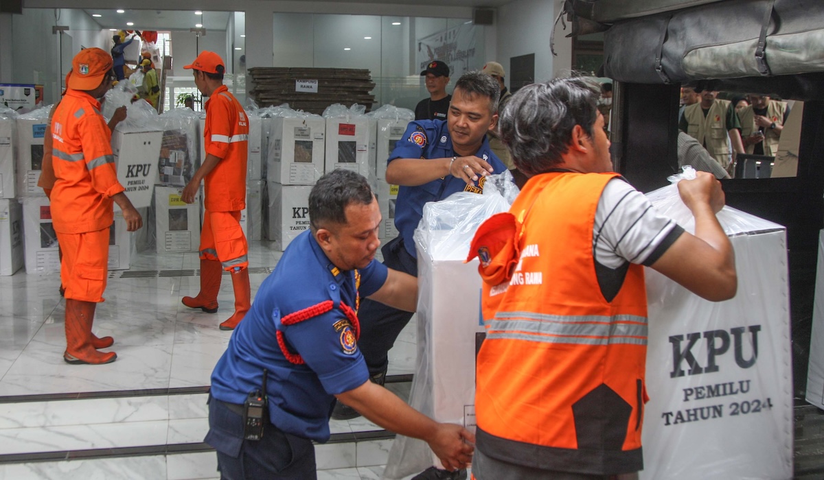 Distribusi logistik pemilu ke TPS