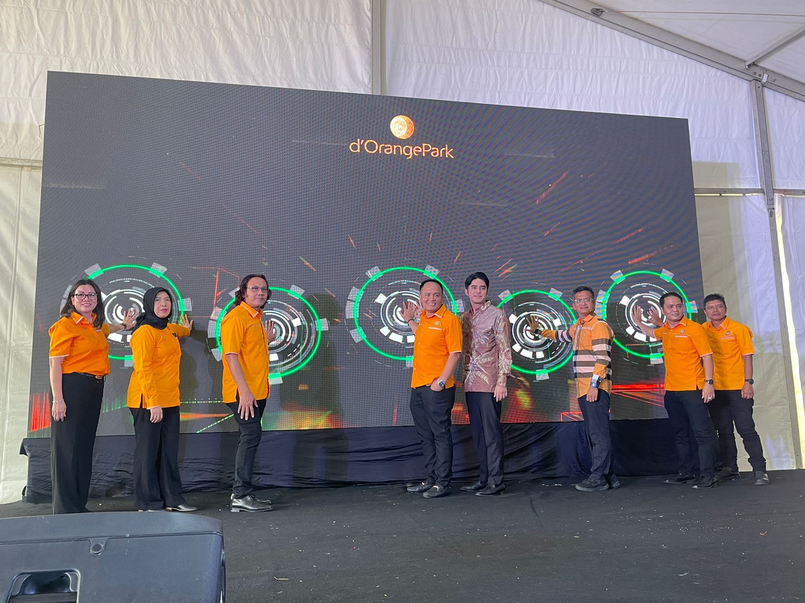Acara ground breaking pembangunan  d'Orange Park Apartment di Depok, Jawa Barat.