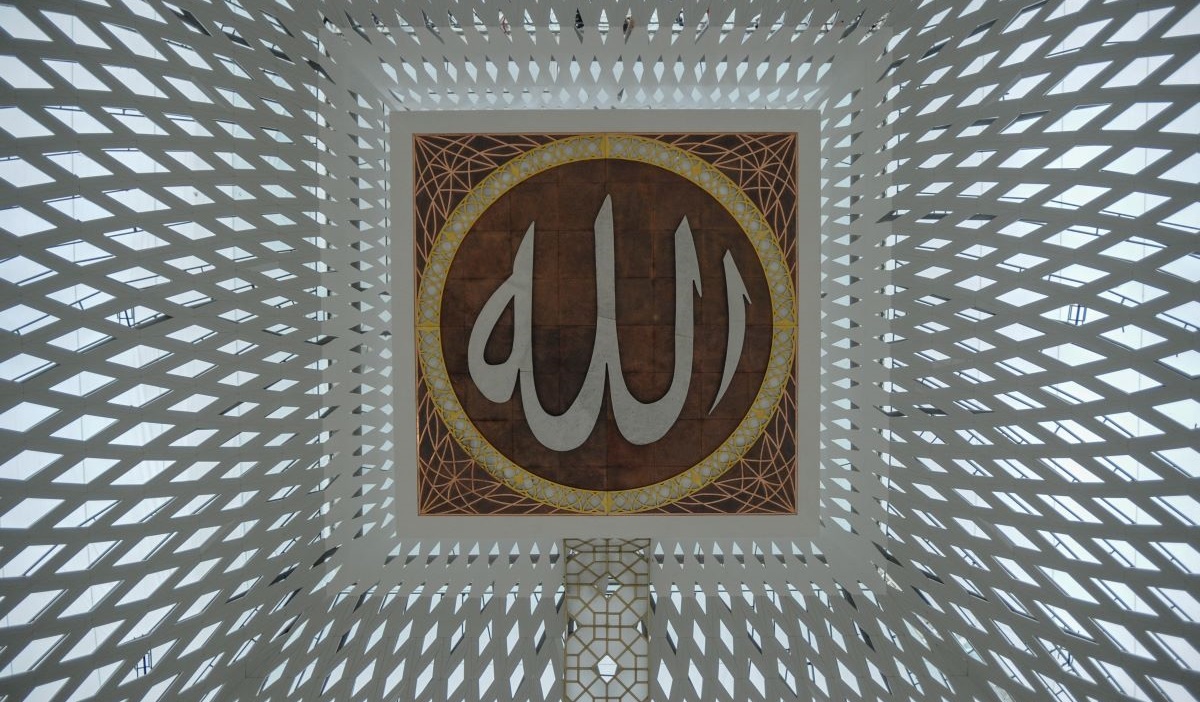 Ornamen dalam Masjid Al Jabbar di Cimincrang, Bandung, Jawa Barat, Selasa (6/12/2022).