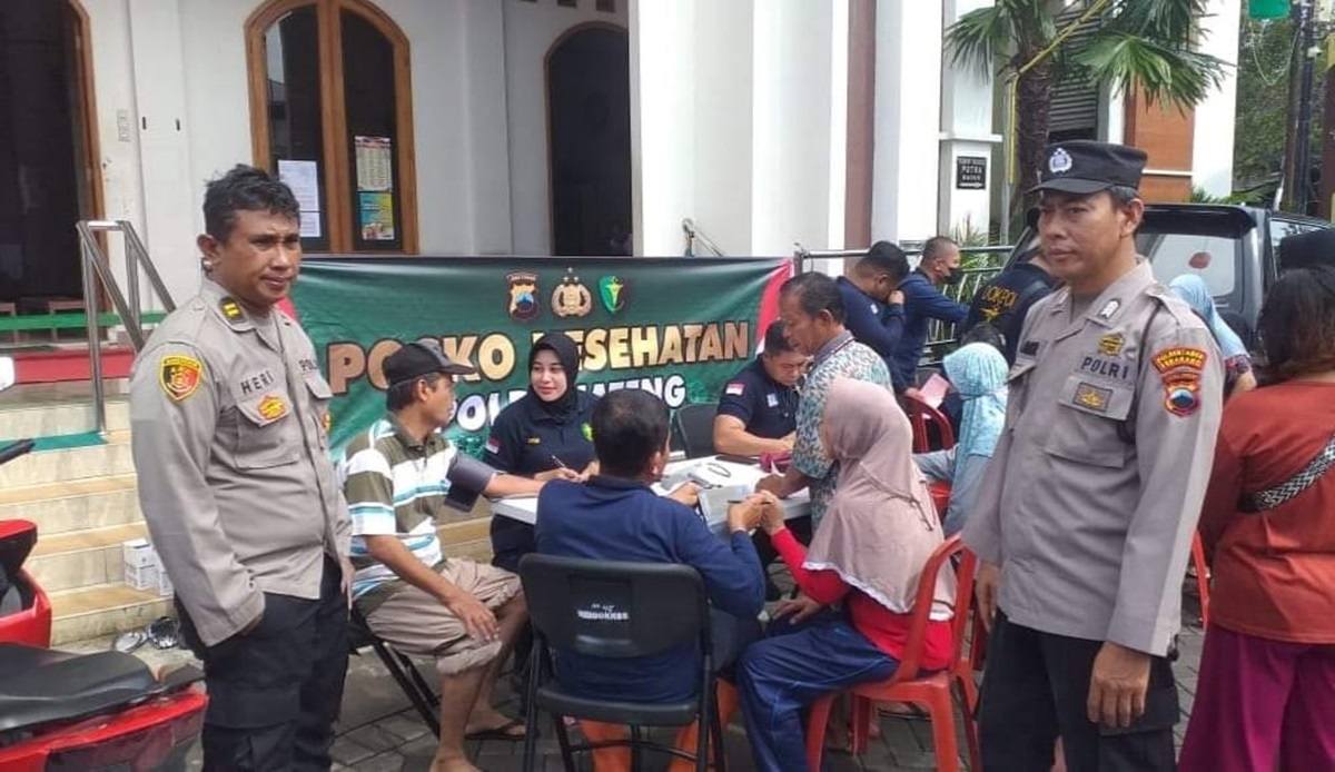 Sejumlah warga yang menjadi korban banjir di Jawa Tengah mulai mengalami berbagai penyakit seperti gatal-gatal, diare, perut kembung, dan le