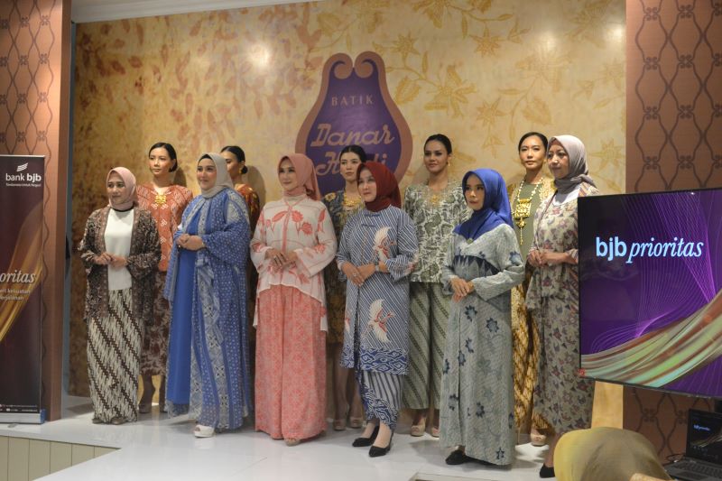 Pagelaran batik Danar Hadi di Kota Bandung