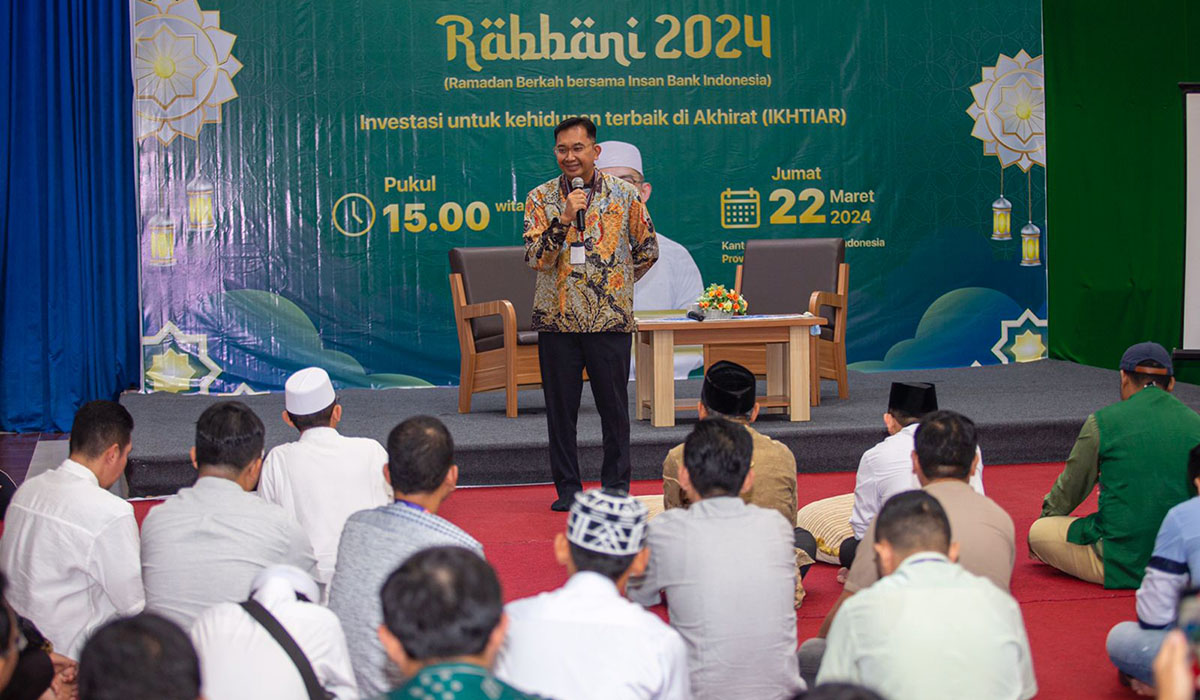 Kepala Perwakilan BI Sulteng, Rony Hartawan (depan) menjelaskan tentang program Investasi Terbaik untuk Kehidupan Akhirat (Ikhtiar). 