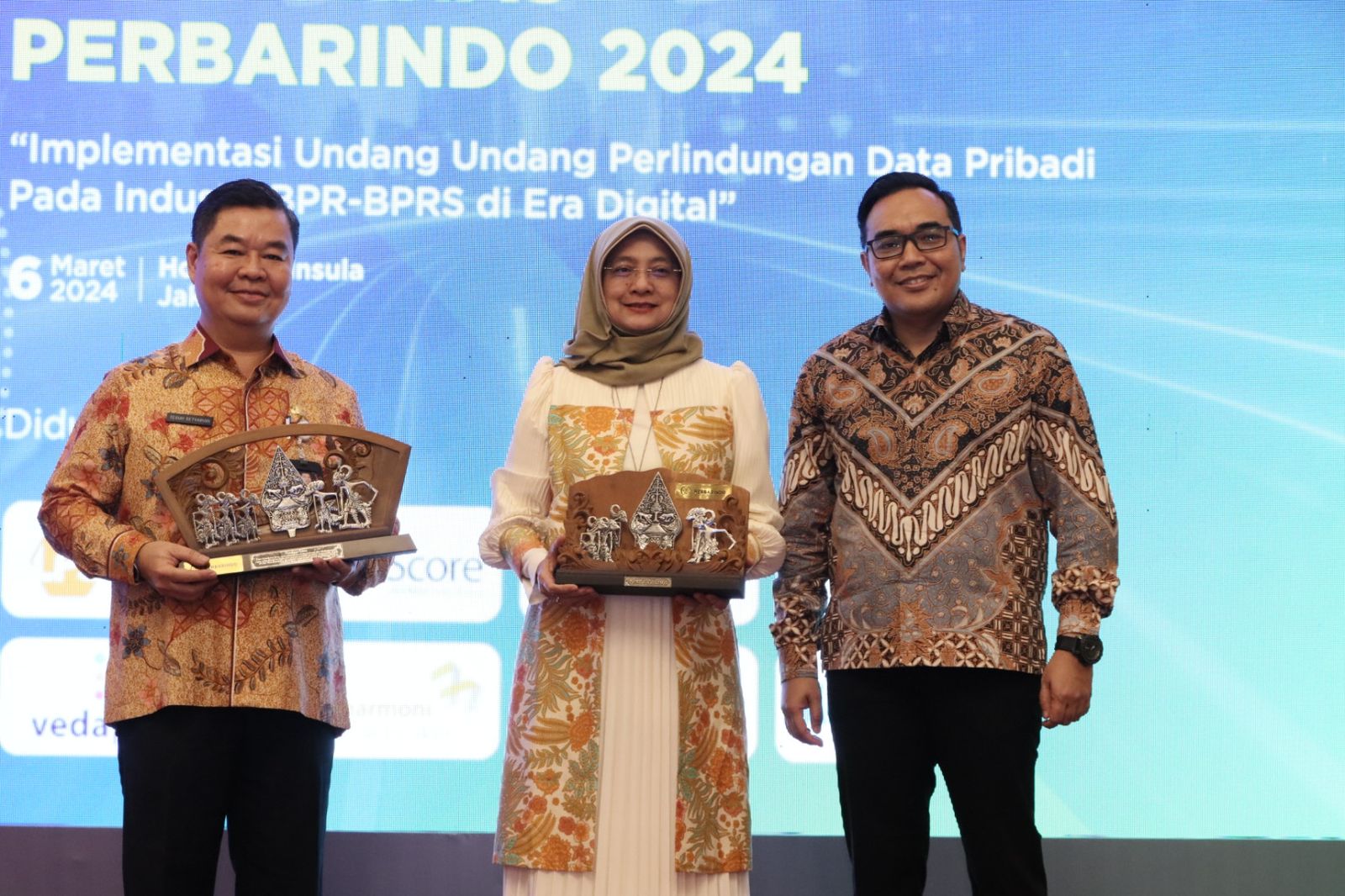 Seminar nasional dan rakornas Perbarindo, Jumat 