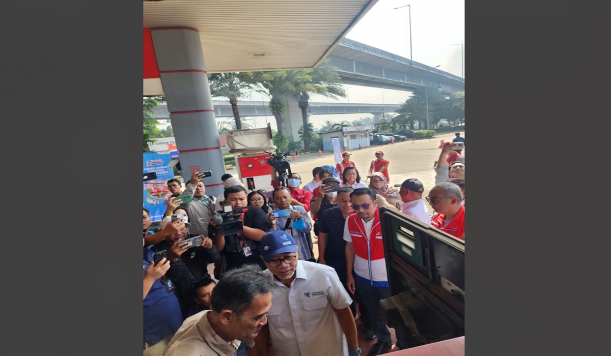 Menteri Perdagangan Zulkifli Hasan mengecek langsung SPBU 34.41345 Jalan Tol Jakarta – Cikampek Rest Area KM 42.
