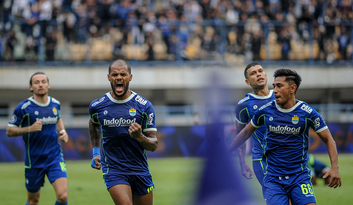 David da Silva (kedua dari kiri).