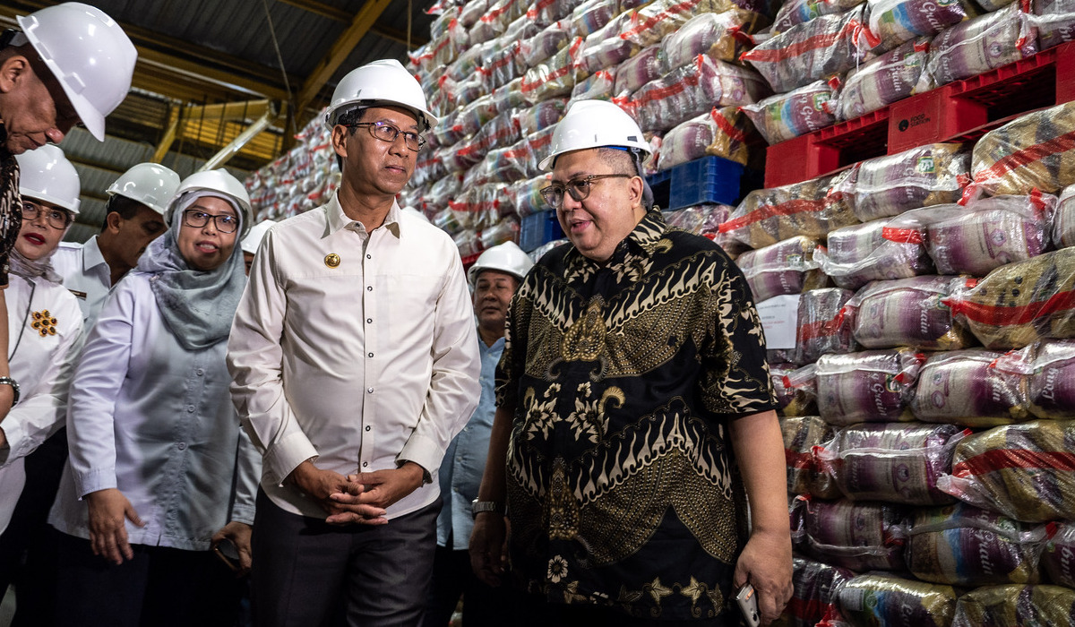 Pj Gubernur DKI Jakarta Heru Budi Hartono (kedua kanan).