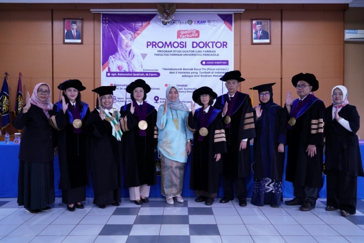 Dr Apt Rahmatul Qodriah M Farm berhasil memperoleh gelar doktor ilmu farmasi ke-16 dari Universitas Pancasila.