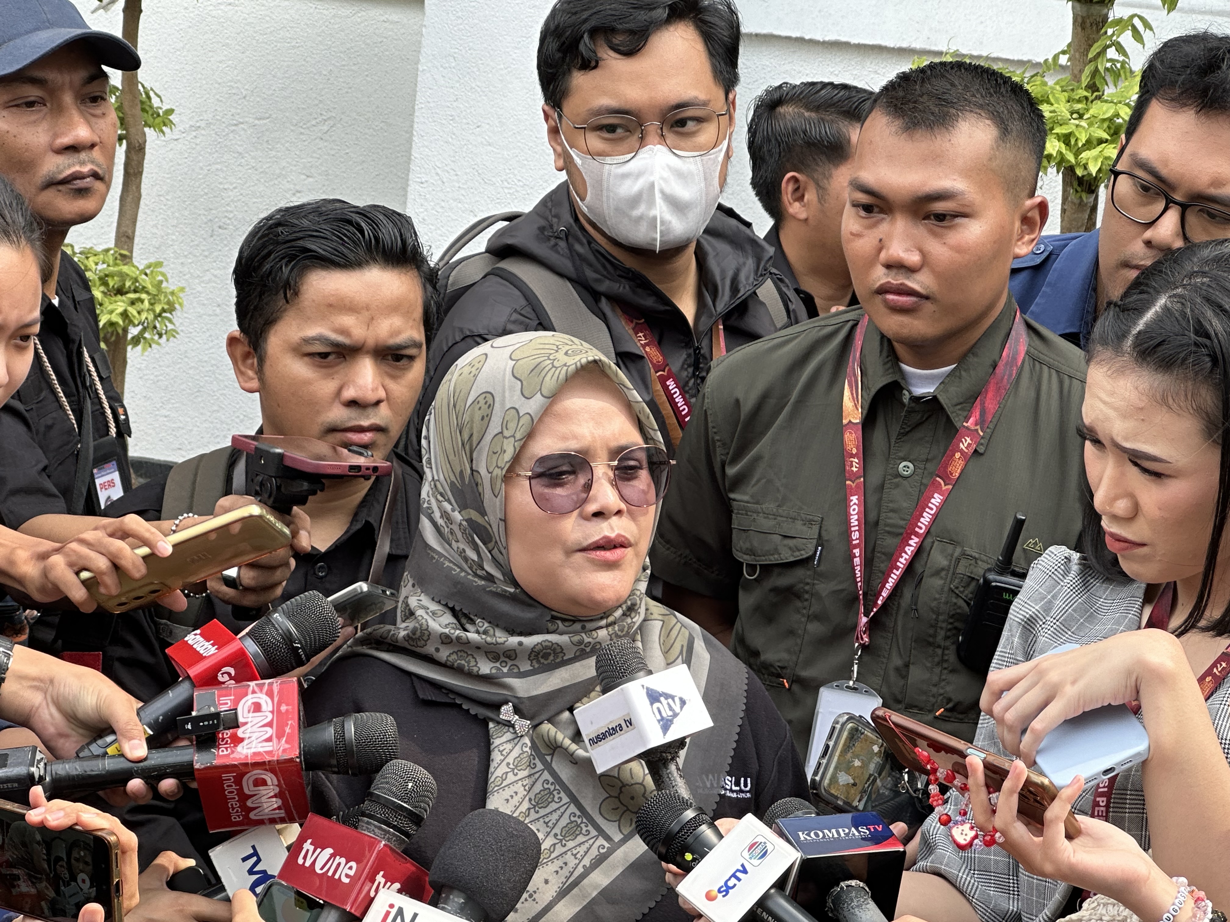 Anggota Bawaslu RI Lolly Suhenty