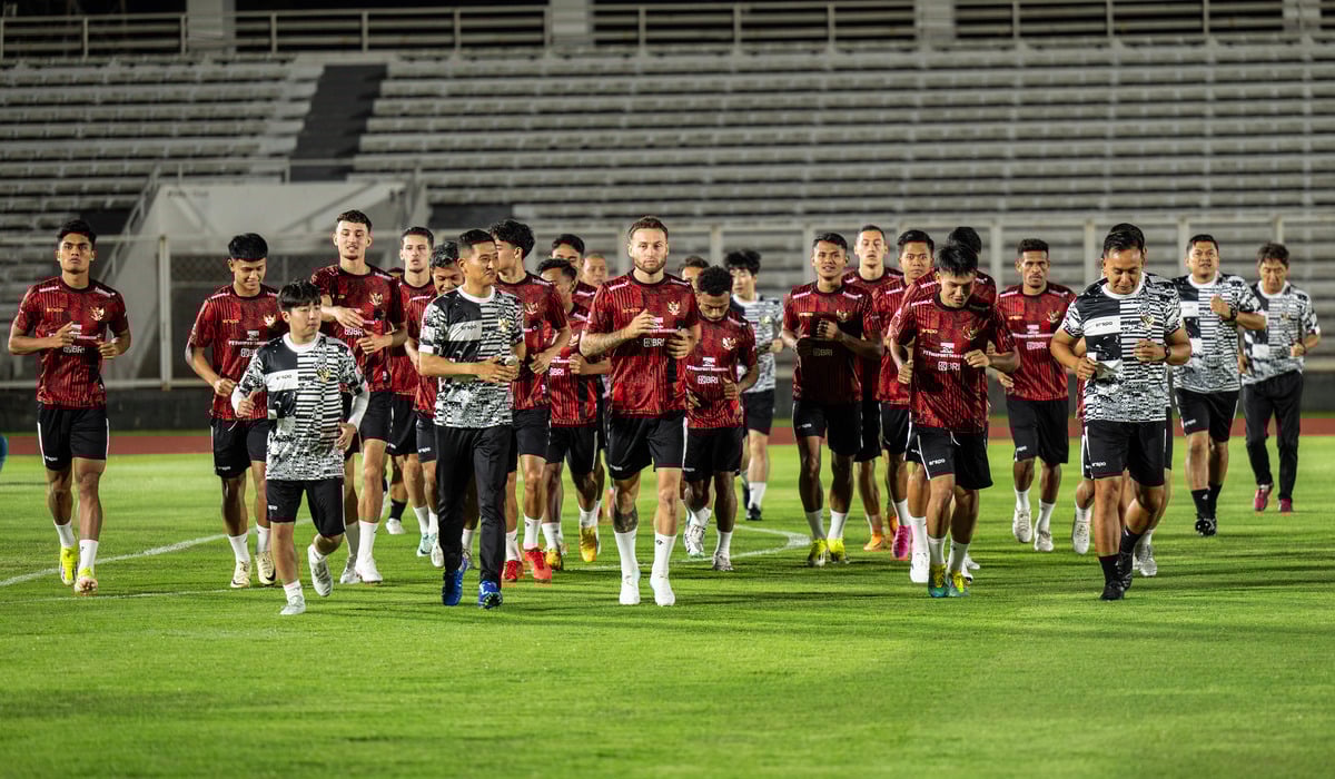 : Sejumlah pesepak bola Timnas Indonesia melakukan latihan di Stadion Madya, Senayan, Jakarta.