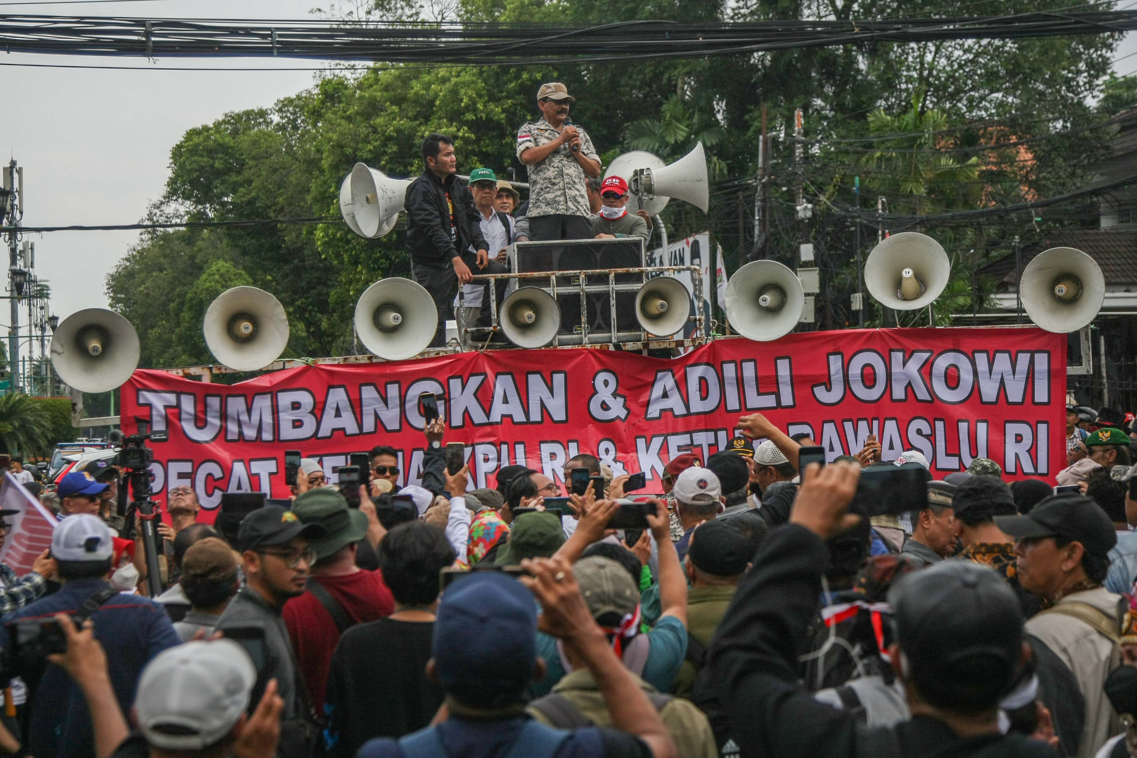 Pemilu Dinilai Amburadul, Eks Danjen Koppasus Desak KPU Hentikan Penghitungan Suara