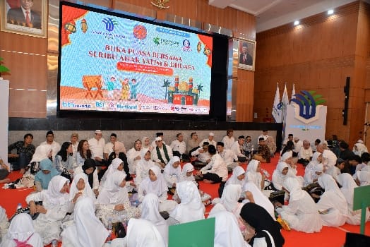 Sekita 1.000 anak yatim dan duafa menghadiri kegiatan amal dan buka puasa bersama.