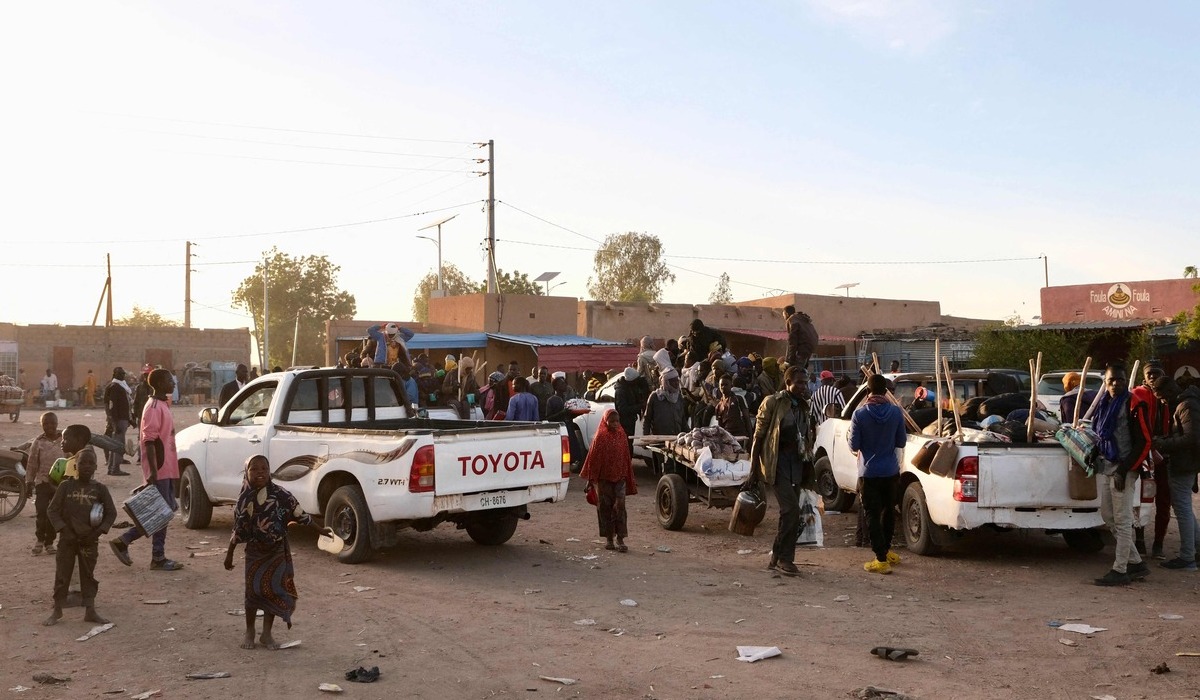 Warga Libia yang tengah mengungsi ke wilayah perbatasan untuk menghidari konflik di pusat kota.