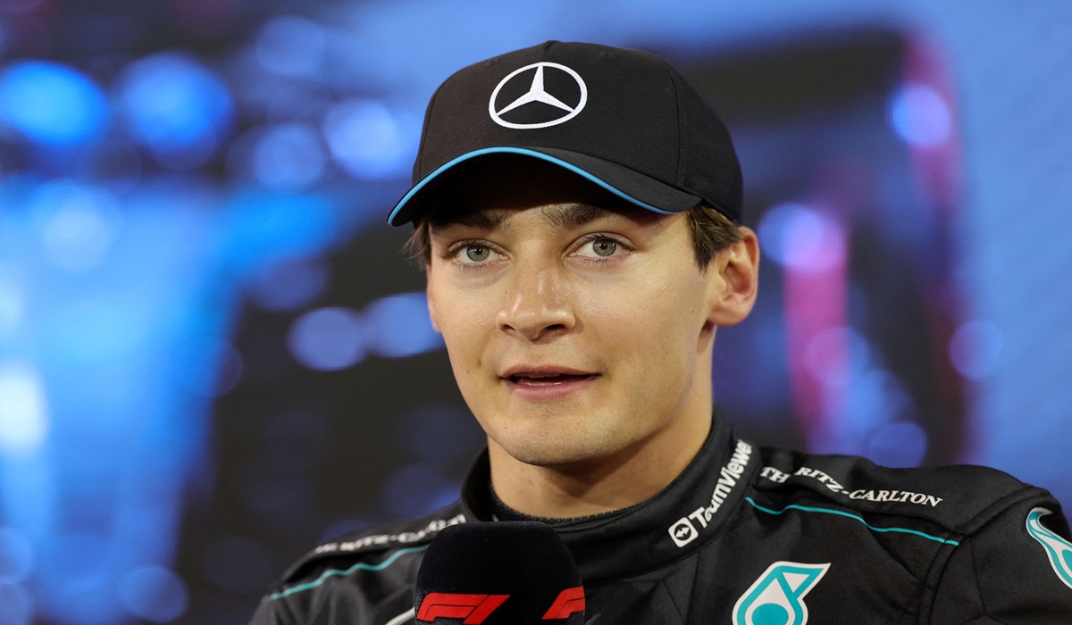 Pembalap Mercedes George Russell