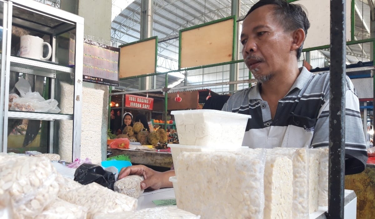 Perajin tempe warga Kampung Sanan, Kelurahan Purwantoro, Kecamatan Blimbing, Kota Malang, Yusuf.