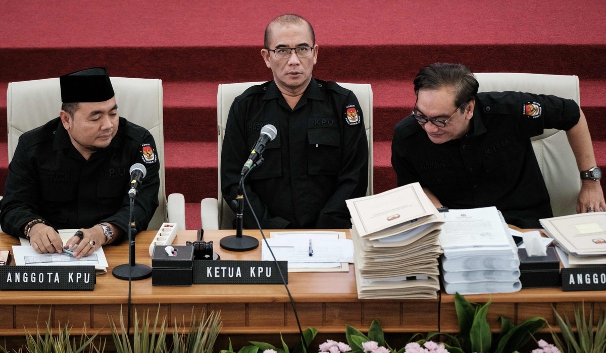 Jajaran pimpinan KPU RI di hari terakhir rekapitulasi nasional Pemilu 2024.
