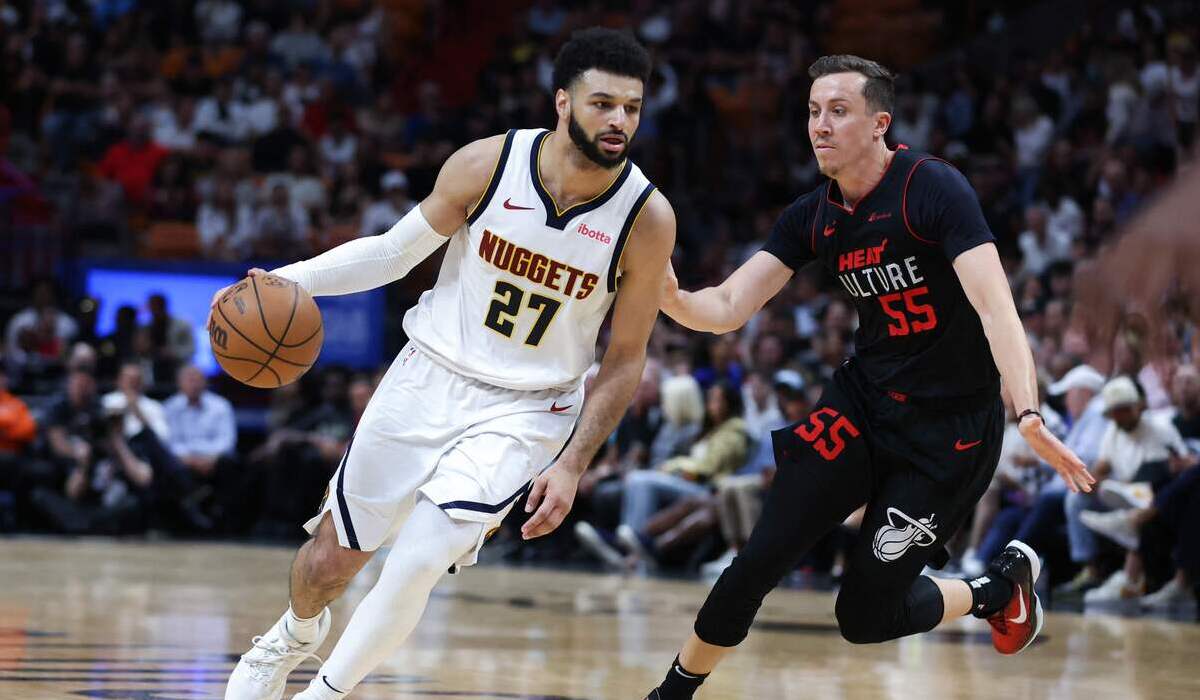 Pemain NBA tim Denver Nuggets Jamal Murray (kiri) saat melawan Miami Heat.