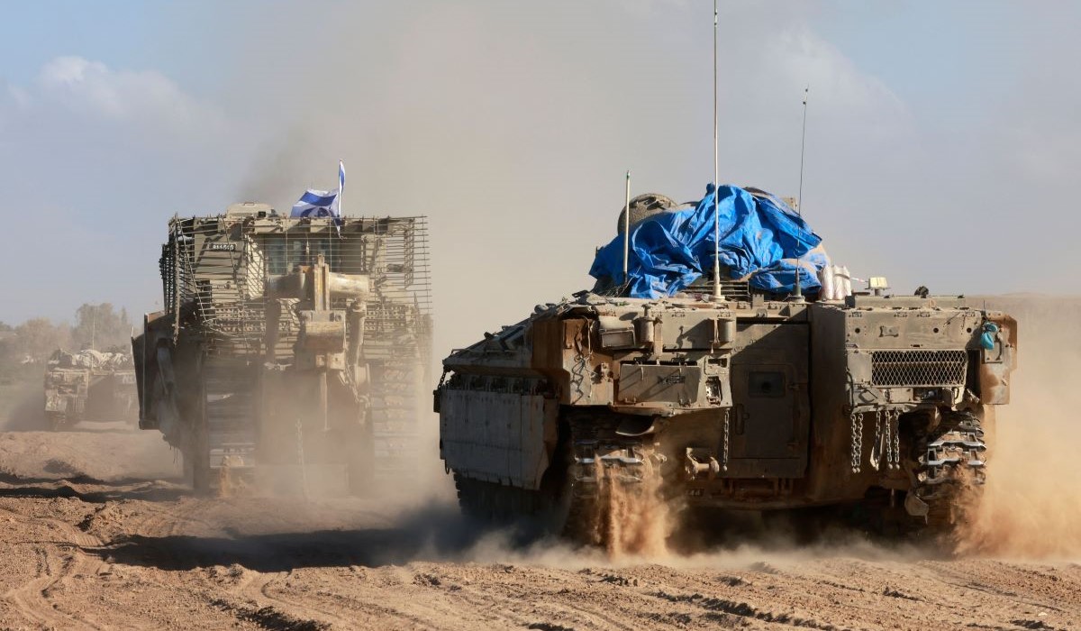 Kendaraan lapis baja yang mengangkut tentara Israel