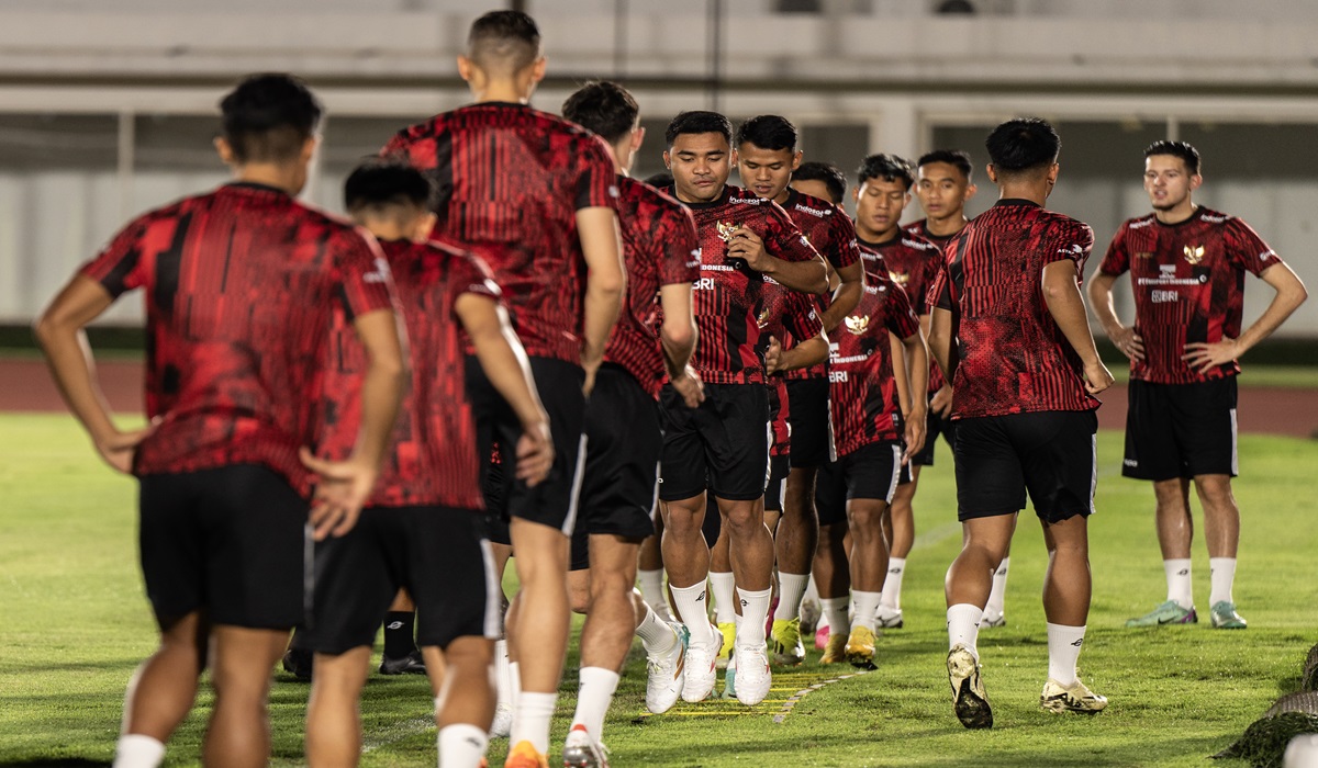 Sejumlah pesepak bola Timnas Indonesia melakukan latihan di Stadion Madya, Senayan, Jakarta menjelang laga melawan Vietnam.