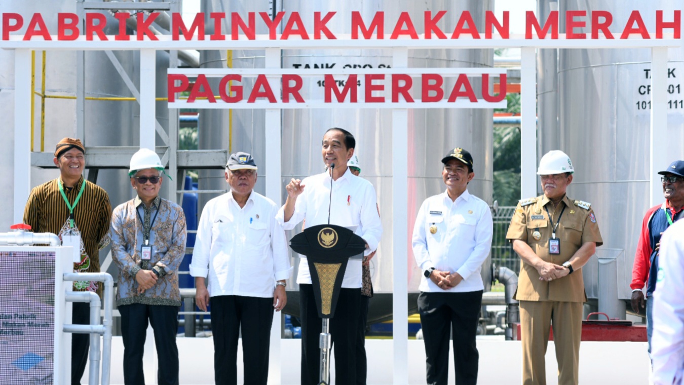 Presiden Jokowi saat meresmikan pabrik minyak makan merah di Deli Serdang, Sumut, 14 Maret 2024.