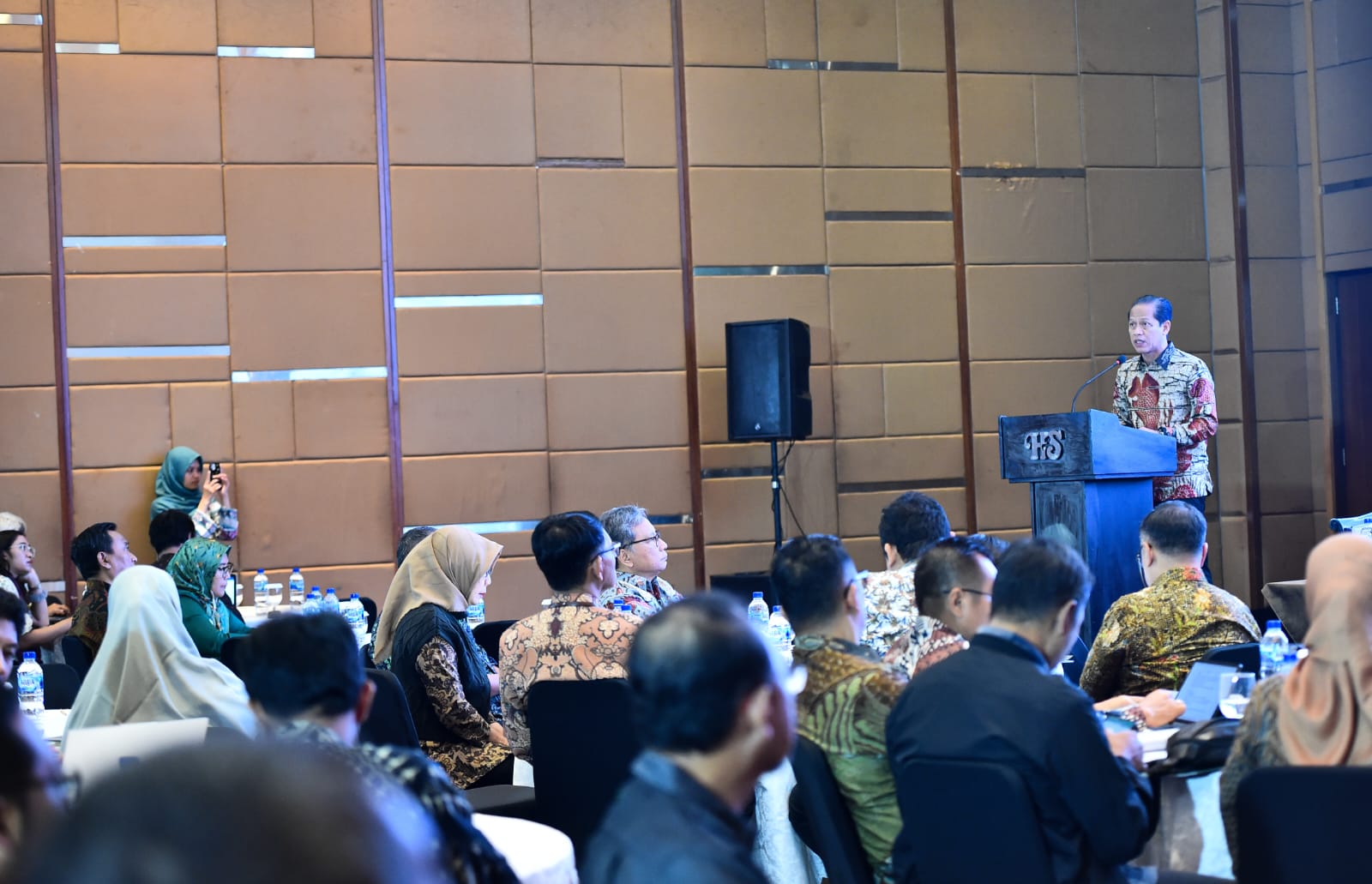 Dirjen PKTL Hanif Faisol Nurofiq memberikan arahan pada kegiatan Desiminasi D3TLH di Jakarta, Jumat (1/3).