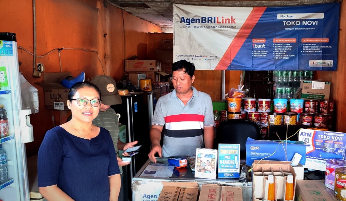 Agen BRILink Novi (kiri)