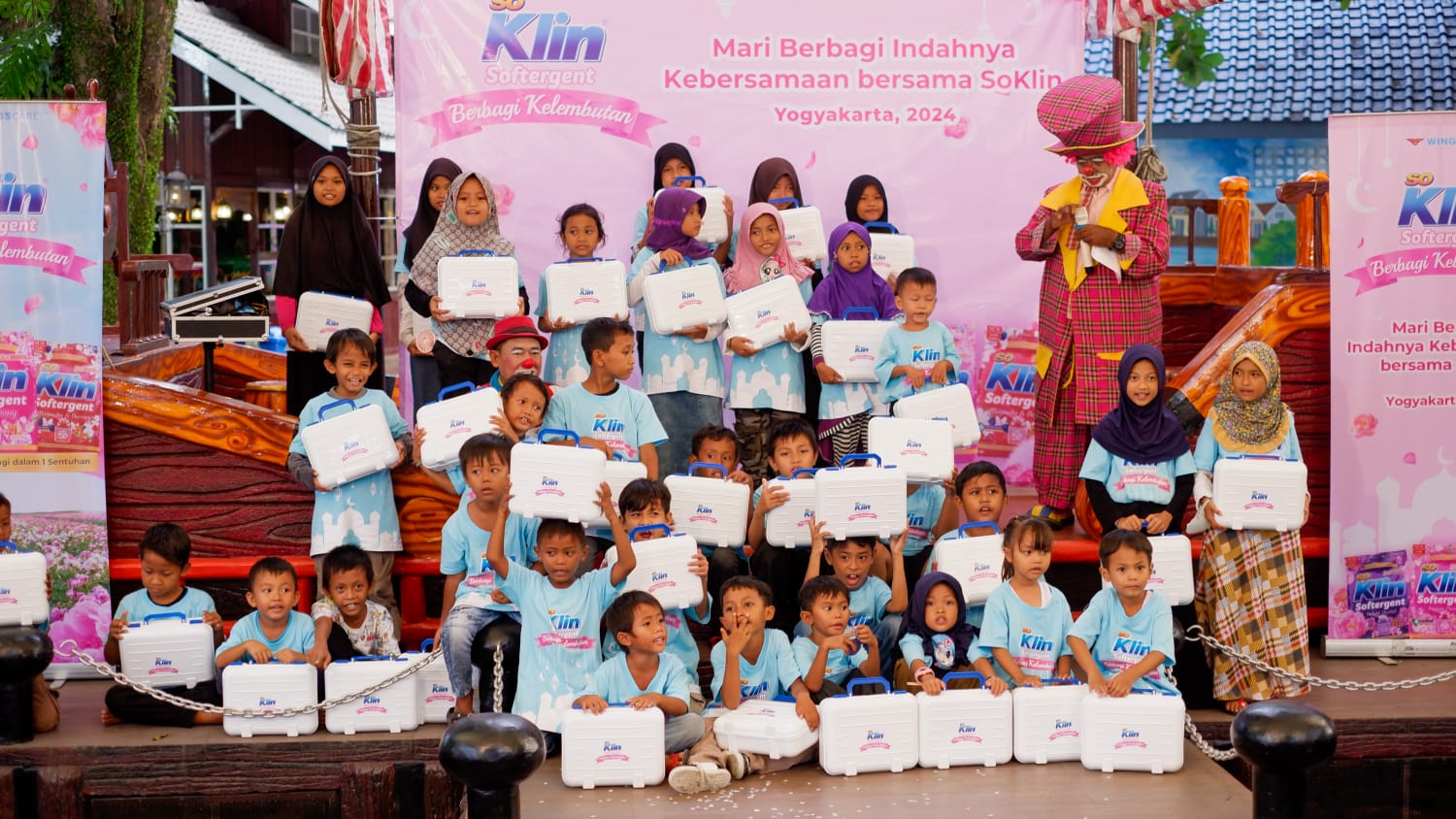 Soklin Berbagi digelar di sejumlah kota.