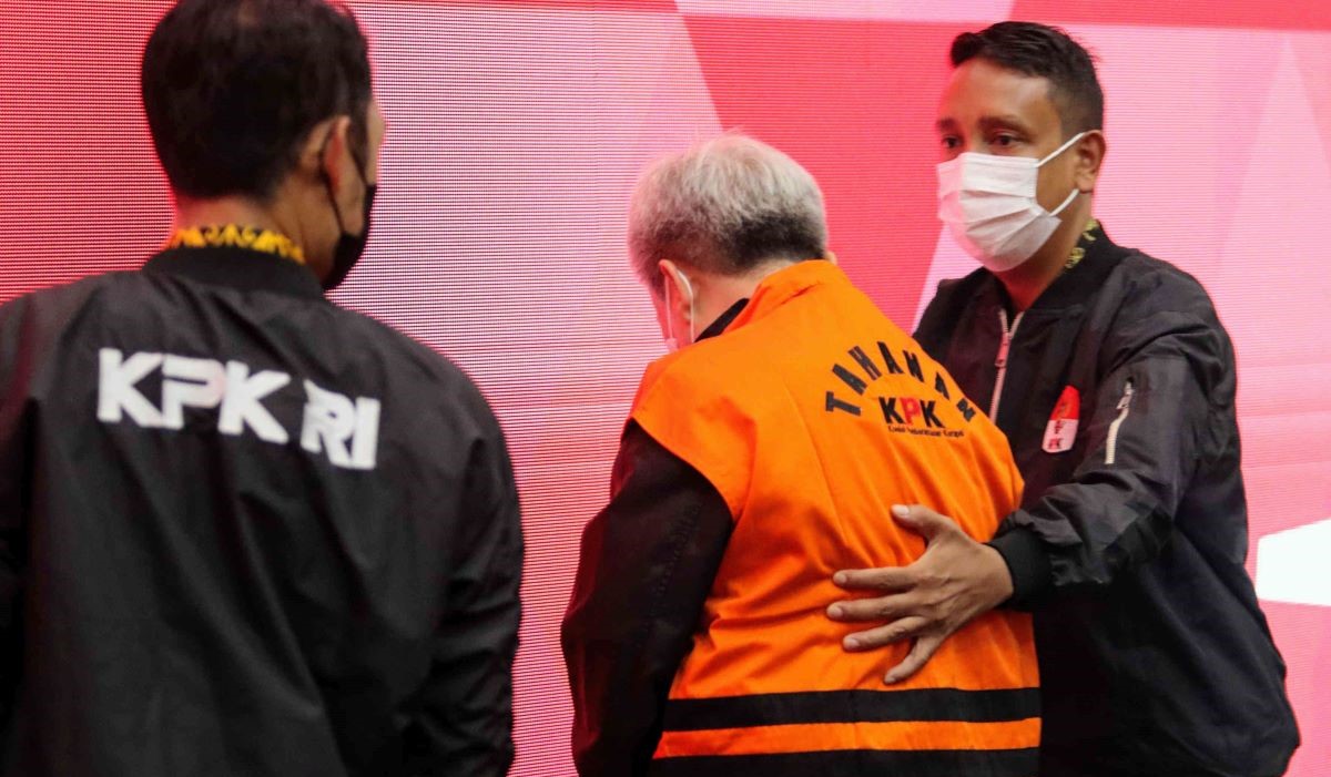 Ilustrasi: Dirut PT Amarta Karya (AK) Catur Prabowo (rompi tahanan), ditetapkan sebagai tersangka setelah menjalani pemeriksaan