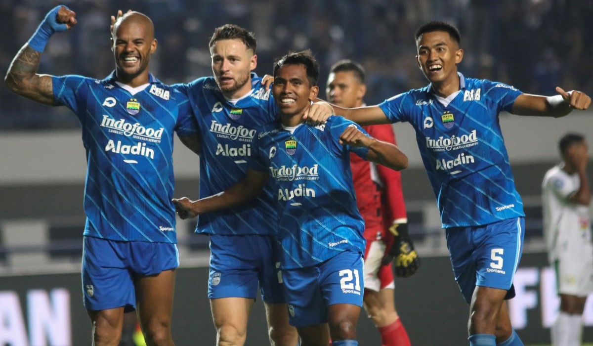 Ilustrasi: pesepak bola Persib Bandung melakukan selebrasi usai mencetak gol