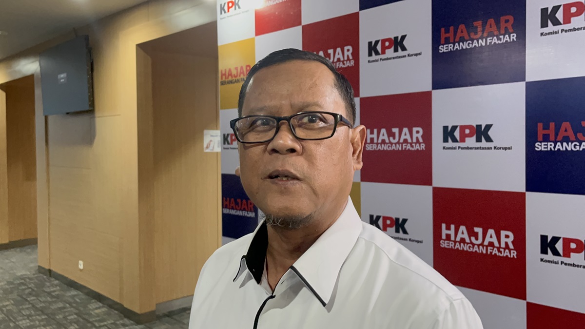 KPK menilai fenomena caleg yang mengambil bantuan, maupun serangan fajar usai kalah, efek dari transaksional dalam pemilu