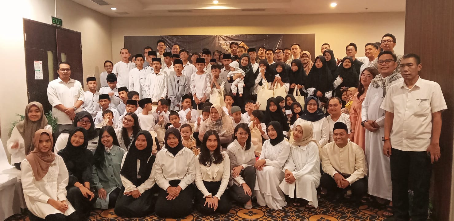 Anak yatim, pengurus panti asuhan dan manajmen Best Western Premier La Grande Bandung menggelar Ramadan Berbagi Cinta