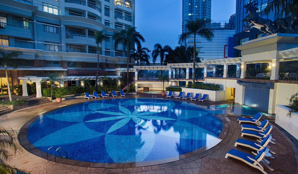 Kolam renang Somerset Grand Citra Jakarta.