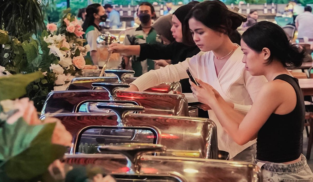 Suasana buka puasa di Lucy In The Sky