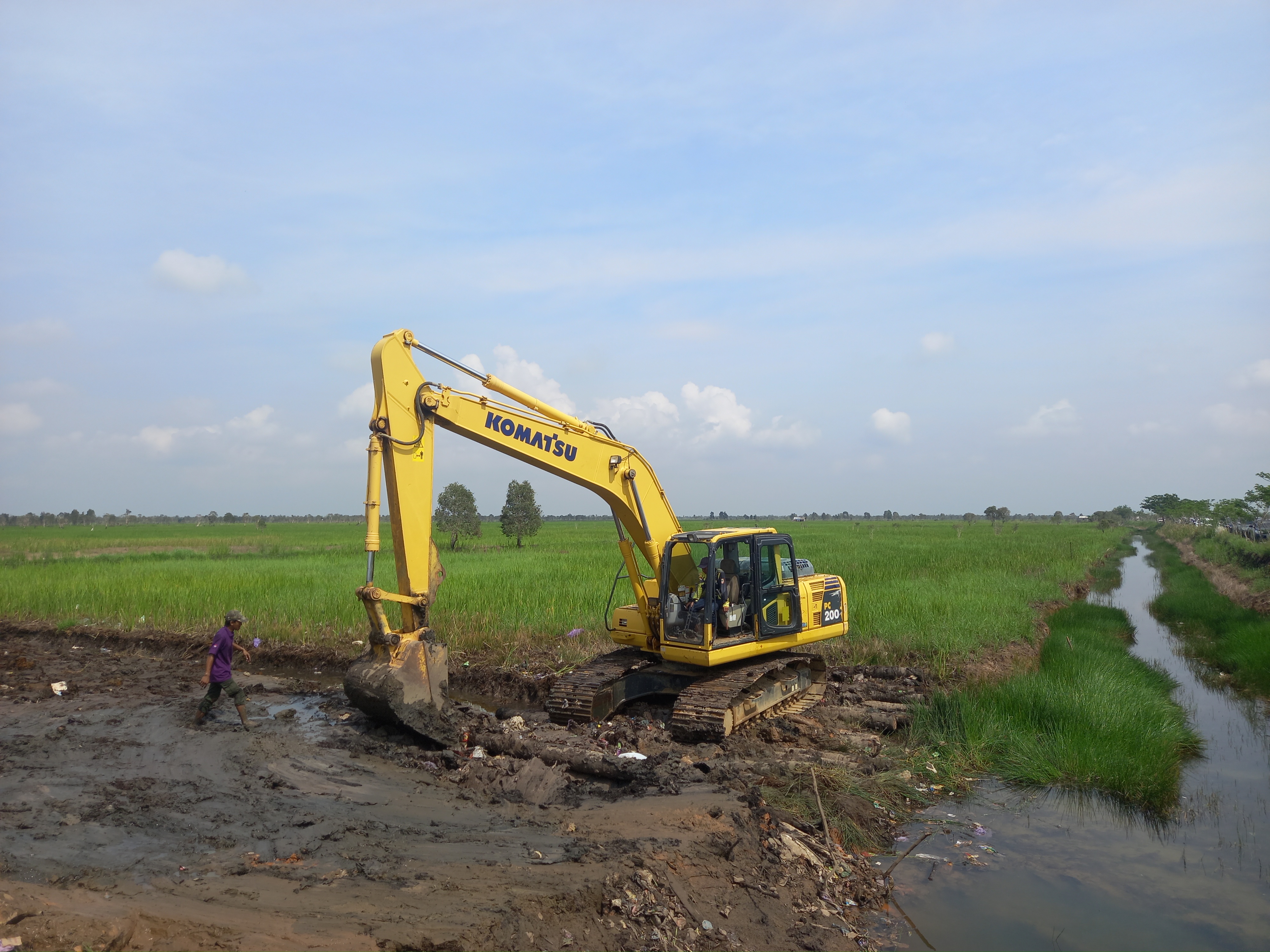 Mentan Andi Amran Sulaiman tinjau optimalisasi lahan rawa di Desa Panjang, Bati-bati, Kabupaten Tanah Laut. 