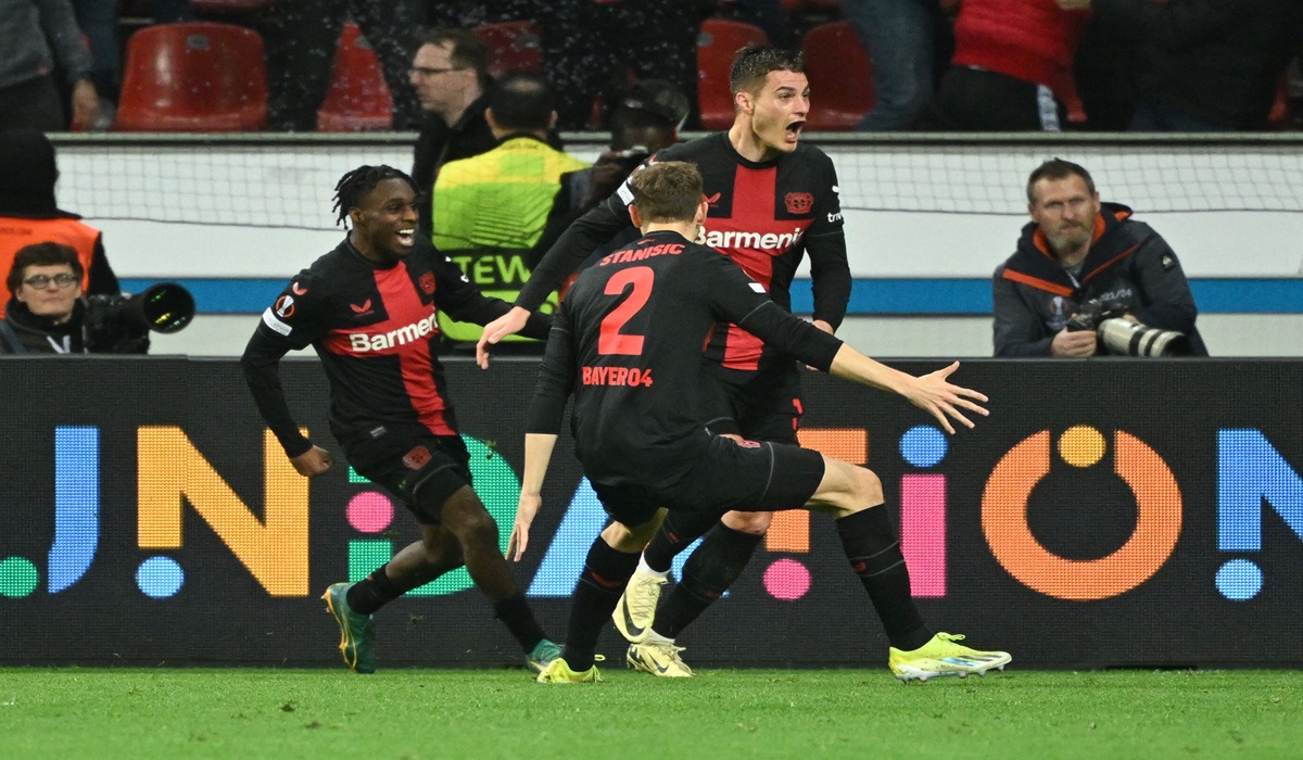 Penyerang Leverkusen Patrik Schick (tengah) melakukan selebrasi usai mencetak gol ke gawang Qarabag di laga Liga Europa.
