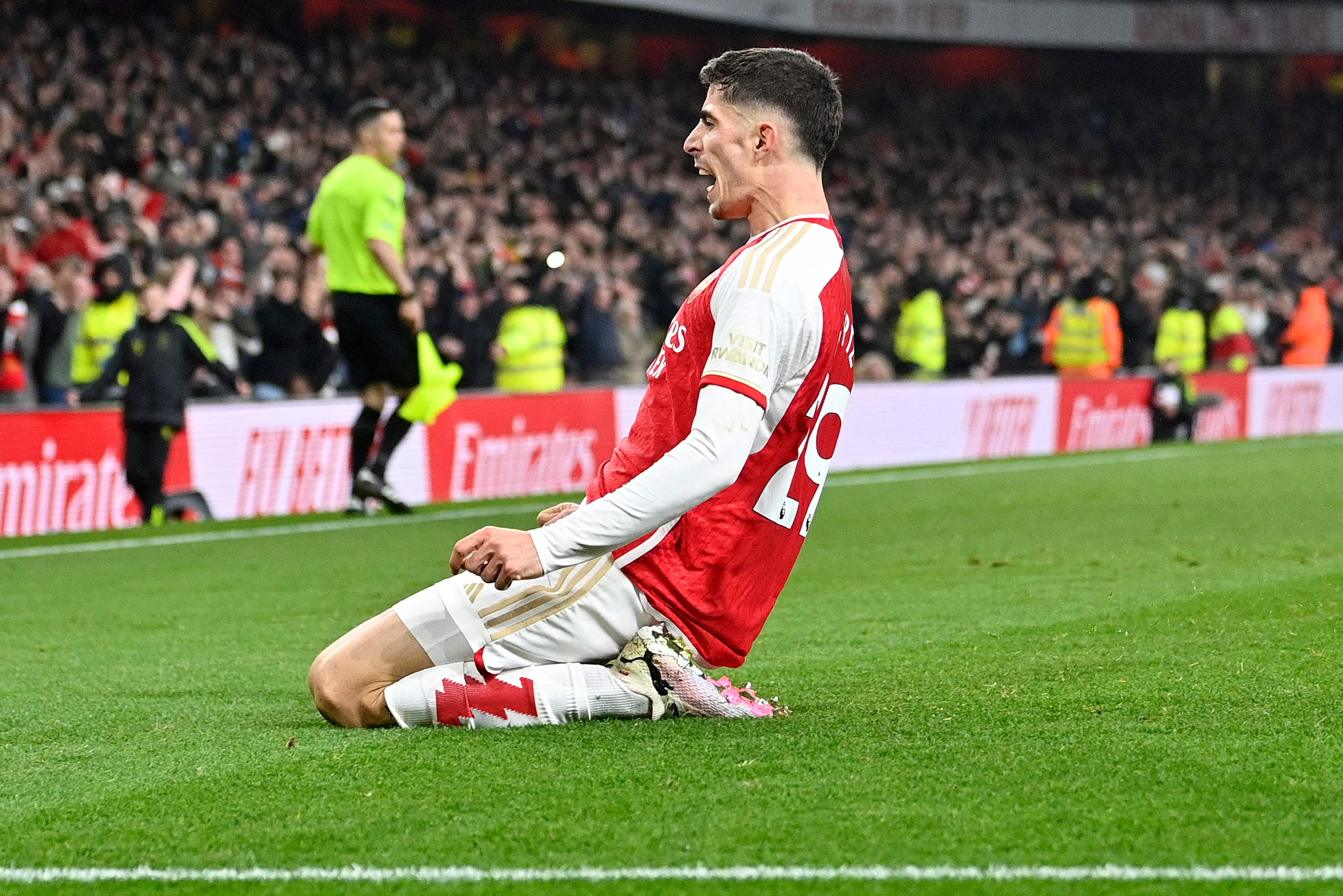 Gelandang Arsenal Kai Havertz usai mencetak gol ke gawang Brentford, Minggu (10/3) dini hari.