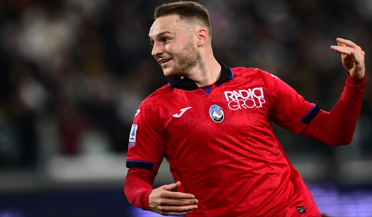 Gelandang Atalanta Teun Koopmeiners melakukan selebrasi usai mencetak gol ke gawang Juventus di laga Serie A.