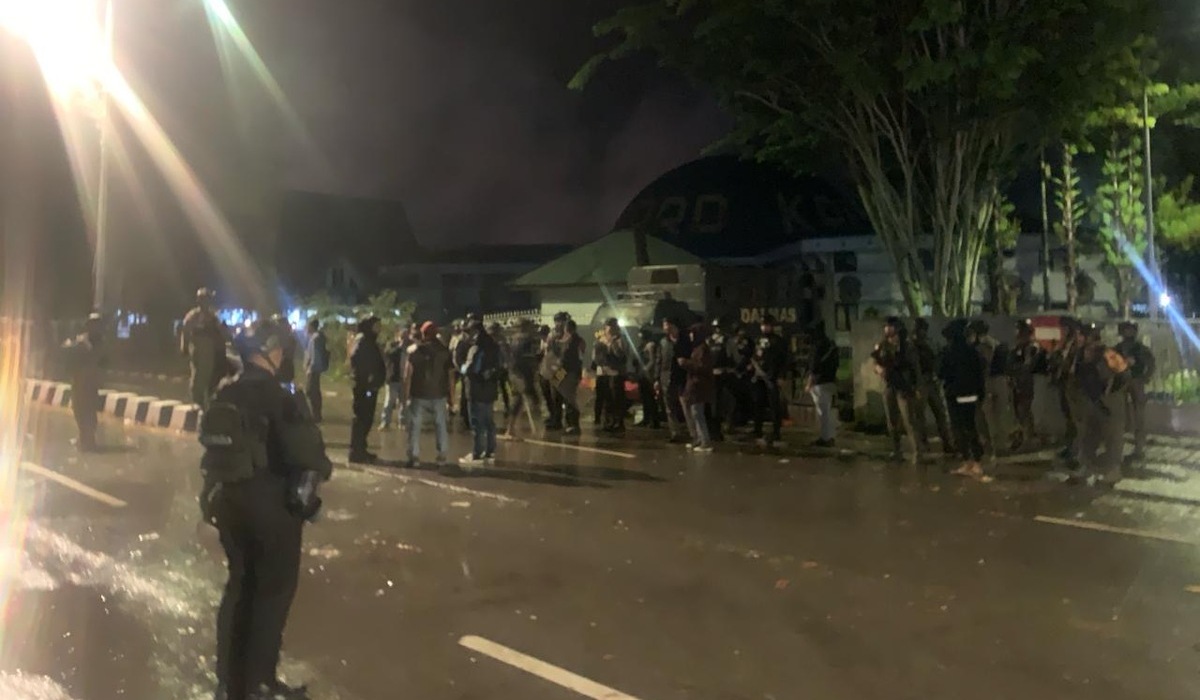 Suasana pascapenyerangan di kantor DPRD Jayawijaya Papua, Senin, 11 Maret 2024 pukul 02.30 WIT.