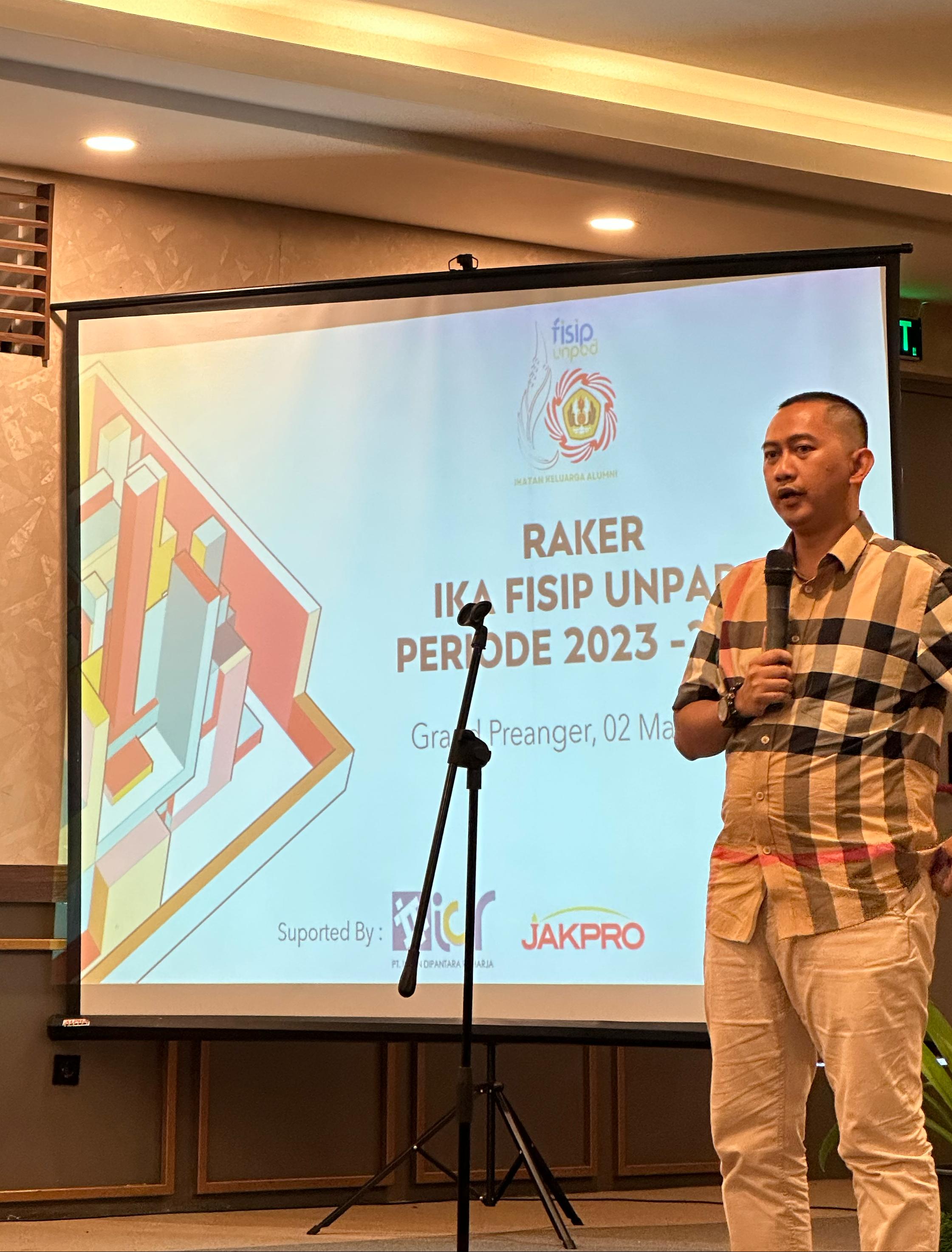  Ketua IKA FISIP Unpad R Saddam Al Jihad mengajak para alumni memperkuat barisan