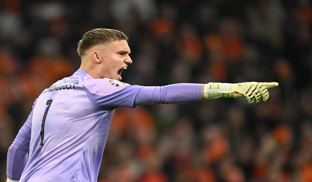 Penjaga gawang Brighton and Hove Albion Bart Verbruggen