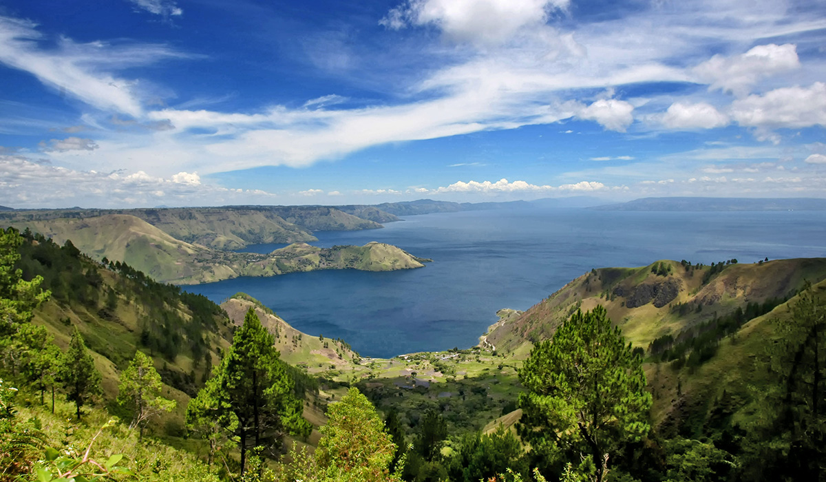 Danau Toba, Kabupaten Toba, Sumatra Utara.
